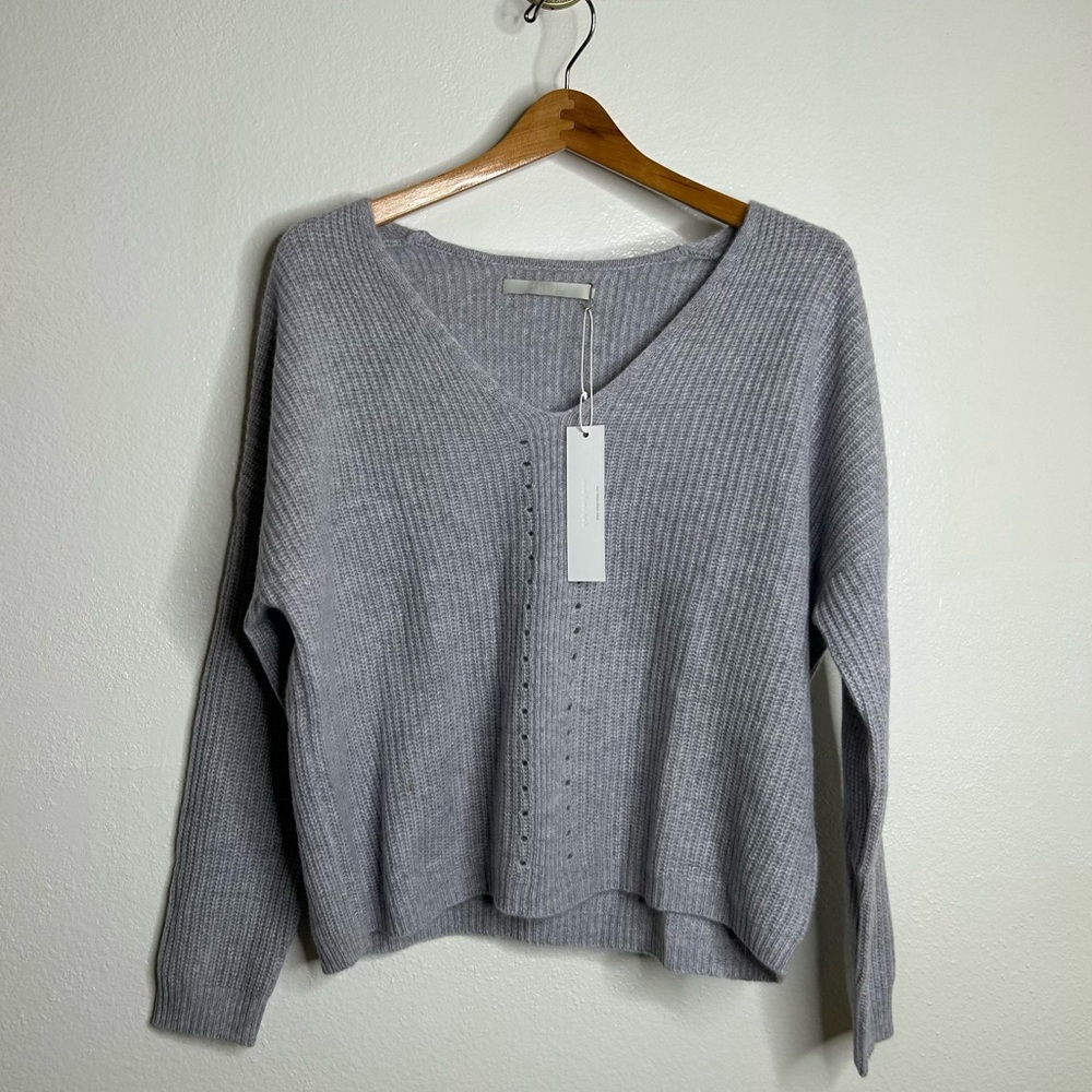 NWT 100% Cashmere Textured Ribbed V - Neck Pullover Gray Sweater Size XS - Picture 4 of 16